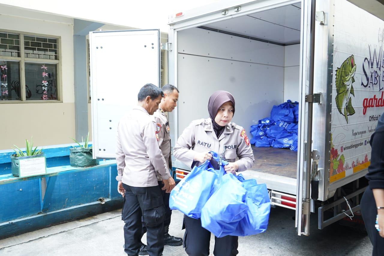 Polisi Distribusikan 1.377 Paket Makan Bergizi Gratis ke Ribuan Pelajar di Jakarta Utara