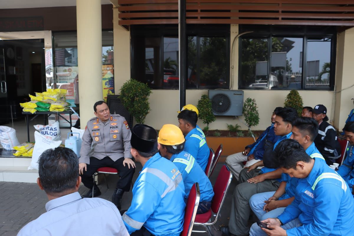 Kapolres Priok, Dengar Curhatan Buruh TKBM lewat Ngopi Kamtibmas