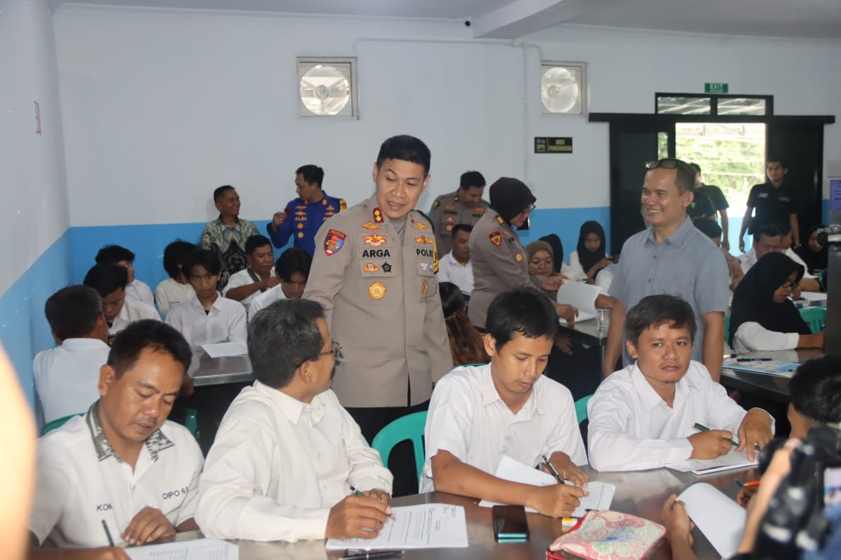 Kapolres Kepulauan Seribu Pantau Langsung Tes Psikologi Calon Relawan SPPG di Cipinang Muara