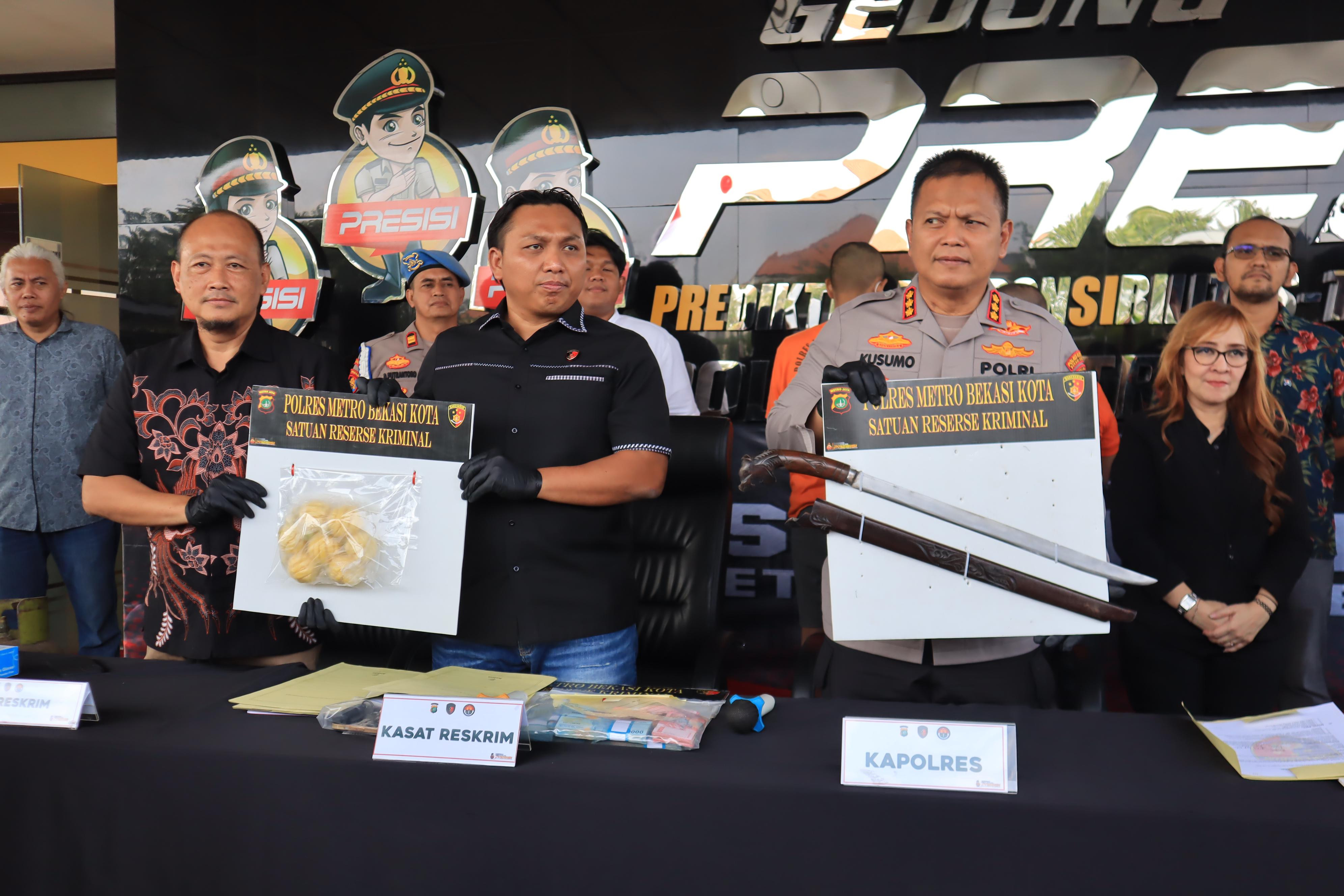 Viral Ancam Pedagang Nanas Pakai Sajam, Pelaku Langsung Diamankan  Polres Metro Bekasi Kota