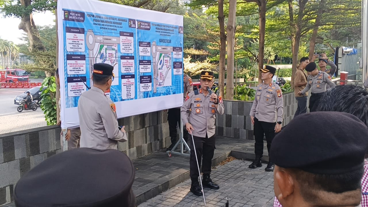 761 Personel Gabungan Siaga Amankan Aksi Ujuk Rasa Buruh FSPMI di Menara Indomaret PIK