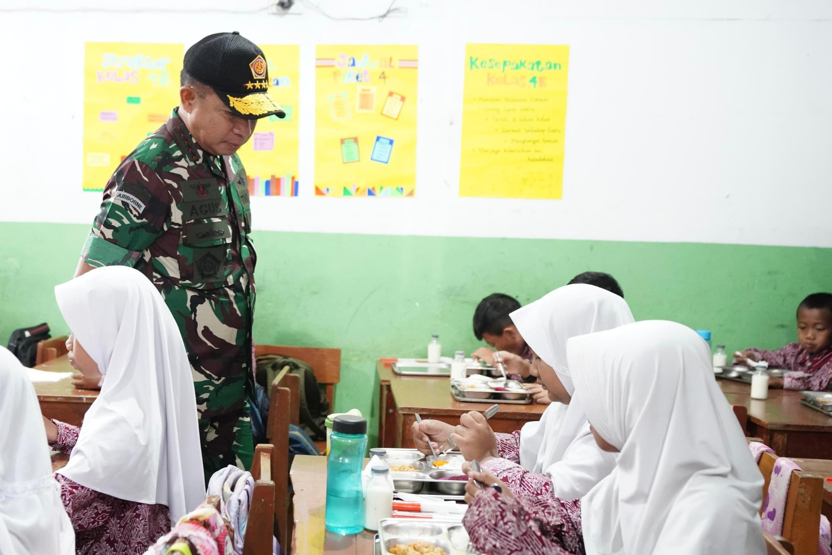 Panglima TNI Tinjau Program Makan Bergizi Gratis di Cimahi Jawa Barat