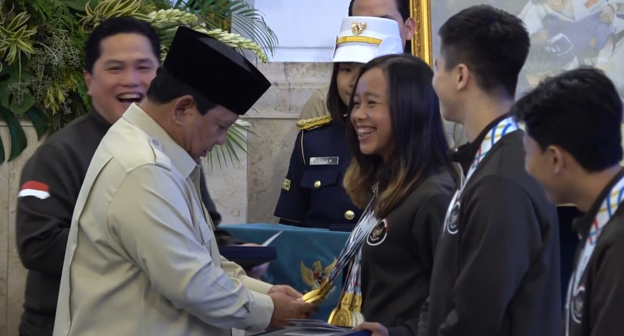 Momen Prabowo Hitung Medali Emas Martina Ayu, Istana Negara Bergemuruh Tepuk Tangan