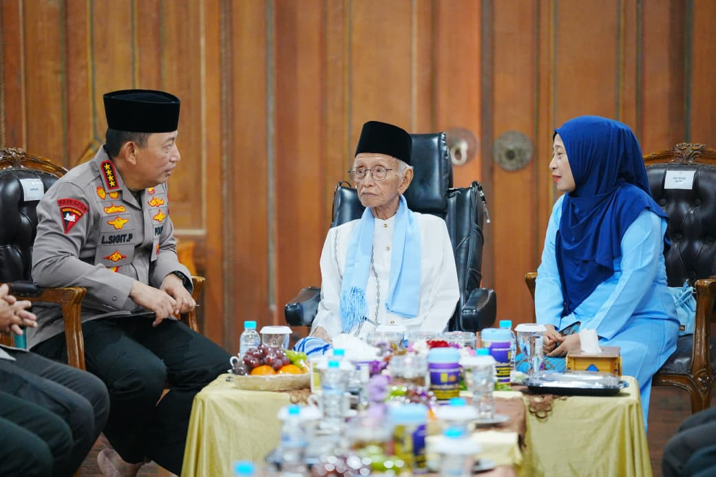 Kunjungi 2 Ponpes di Jatim, Kapolri: Amanat Presiden Menjaga Kerukunan