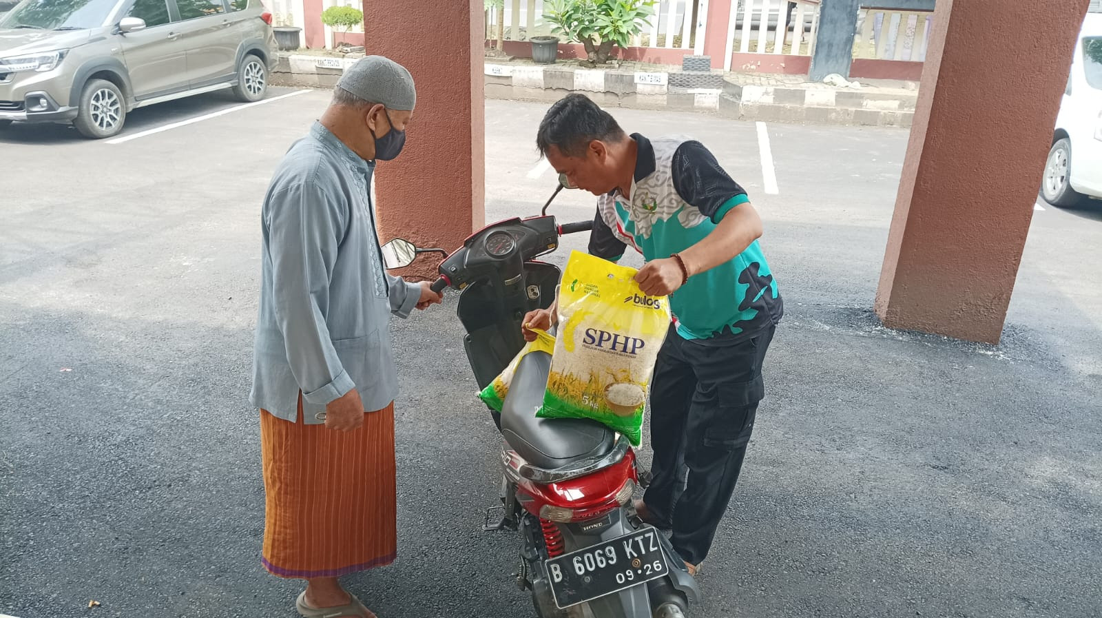 Polsek Bantar Gebang Gelar Gerakan Pangan Murah untuk Masyarakat