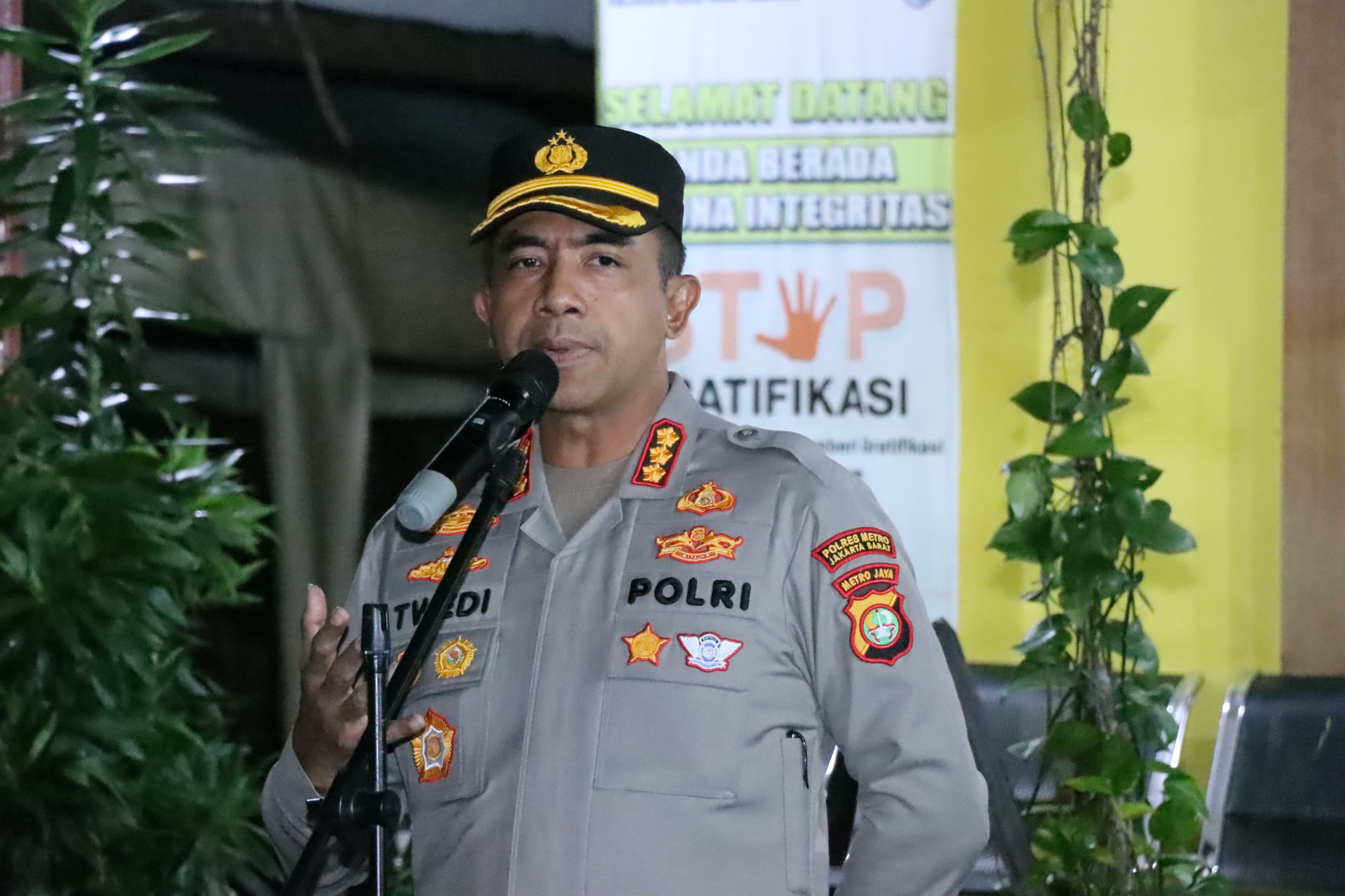 Antisipasi Kejahatan Malam, Polres Jakbar Bersama 3 Pilar Gelar Patroli Gabungan