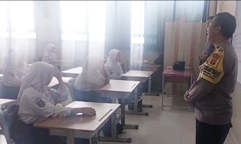 Polsek Pademangan Ajak Pelajar SMPN 42 Jauhi Narkoba dan Tawuran Lewat Program Police Go To School