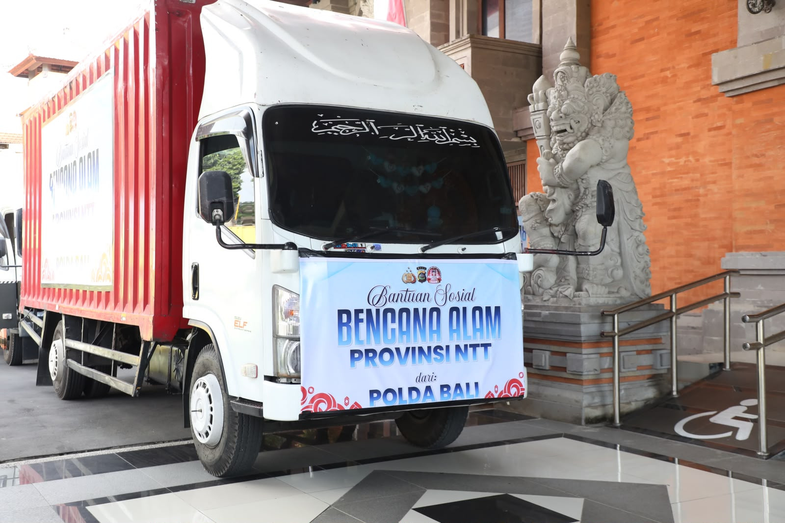 Di Hari Kemerdekaan, Polri Serentak Gerakkan 44 Truk Bantuan untuk Masyarakat Terdampak Gempa Flores