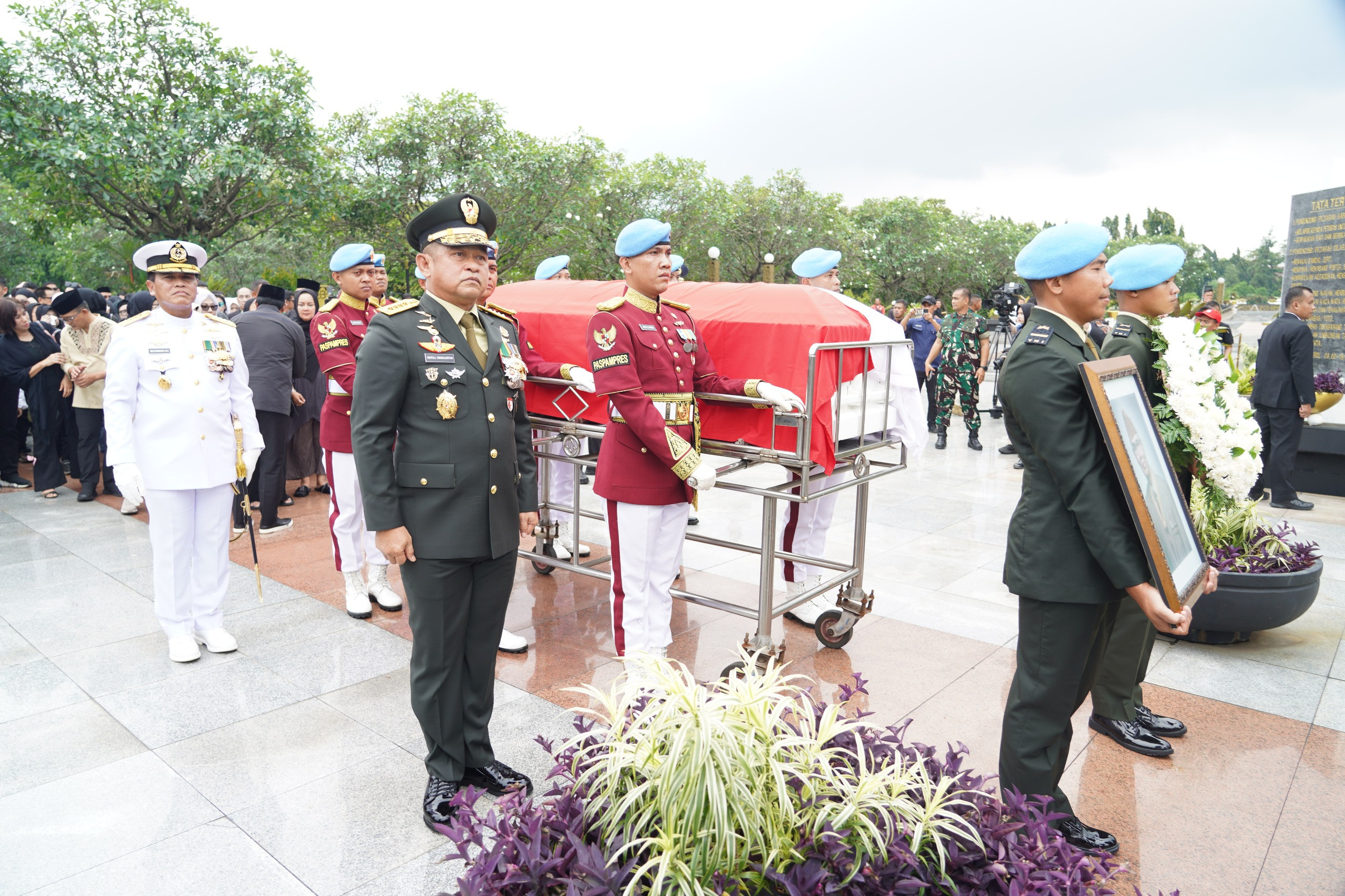 Kasad Hadiri Pemakaman Wapres ke-6 Jenderal TNI (Purn) Try Sutrisno