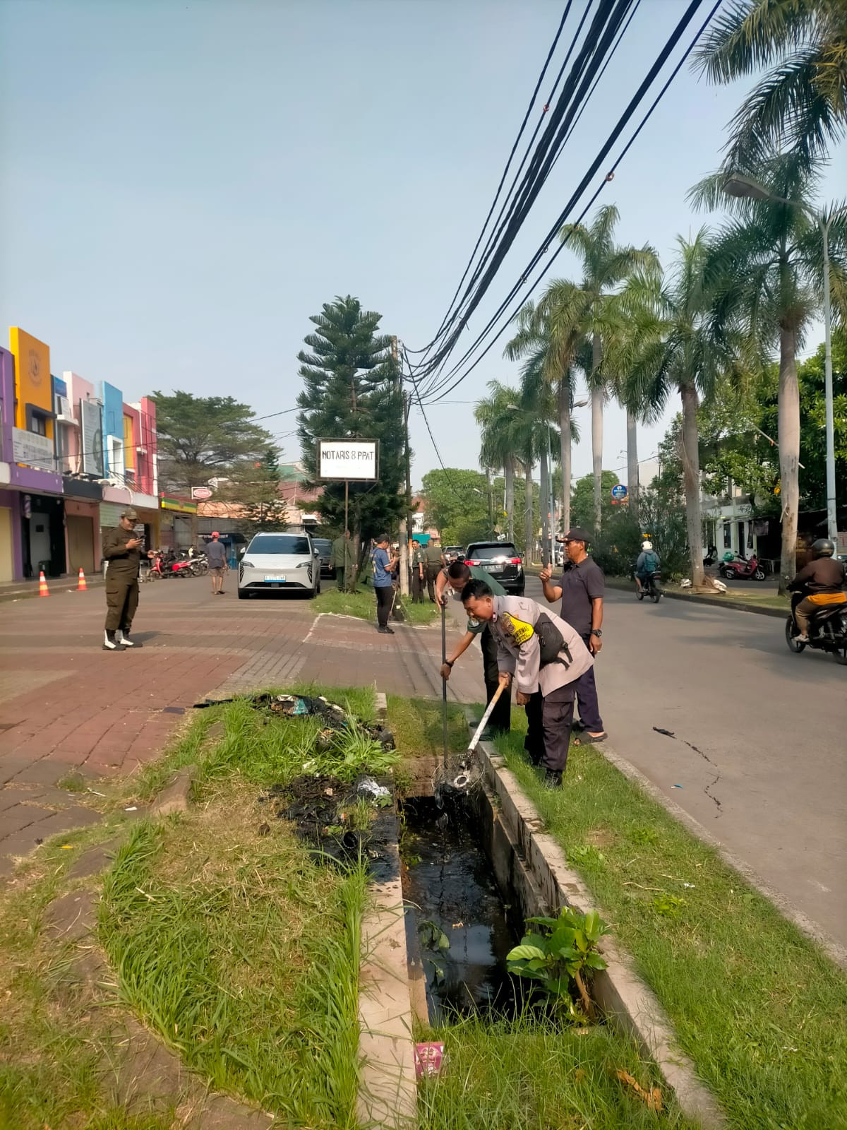 Bhabinkamtibmas Kelurahan Pejuang Gelar Giat K3 Bersama Warga Untuk Ciptakan Lingkungan Bersih dan Nyaman