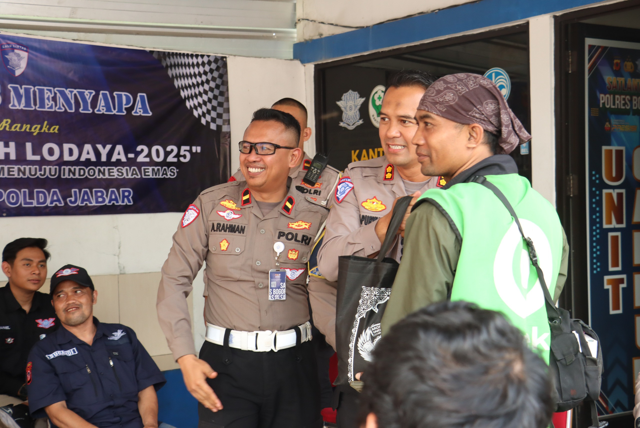 Satlantas Polres Bogor dan Ditlantas Polda Jabar Gelar Kegiatan “Polantas Menyapa” Bersama Komunitas Ojek Online dalam Rangka Operasi Patuh Lodaya 2025