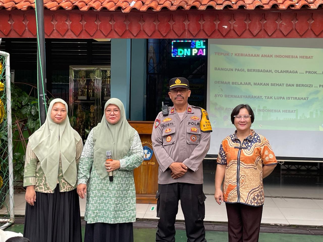 Polsek Pademangan Hadir di Tengah Siswa, Edukasi Bahaya Bullying Lewat Program “Police Go to School”