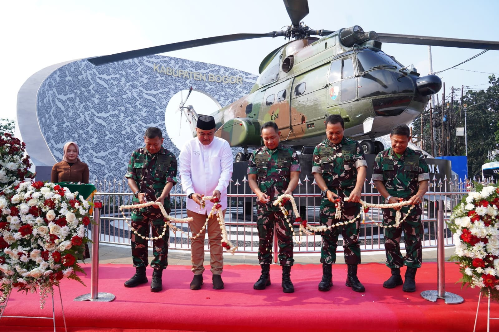 Panglima TNI Resmikan Monumen Helikopter SA-330 Puma di Cibinong, Bogor