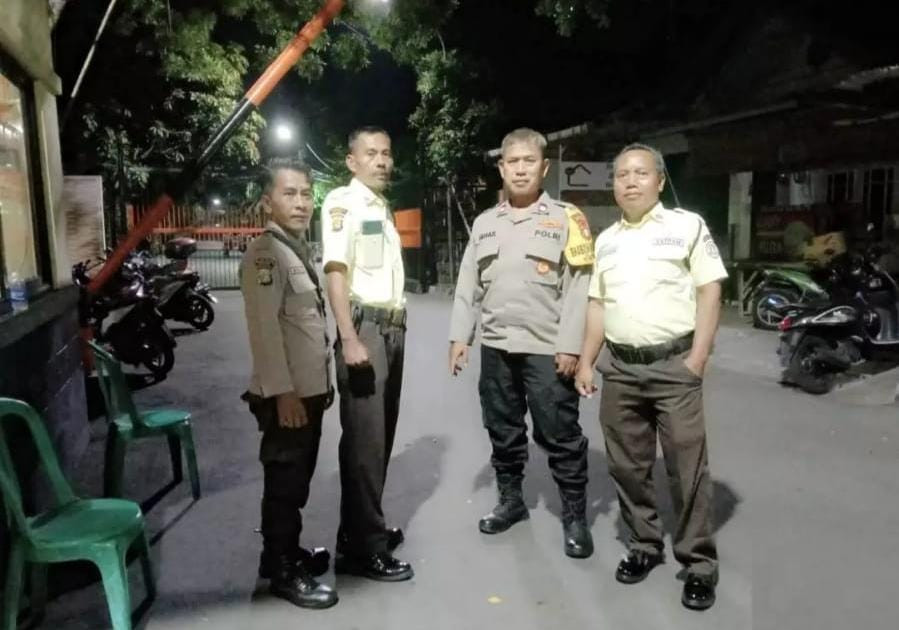 Bhabinkamtibmas Jakasetia Gencarkan Patroli dan Edukasi Kamtibmas di Wilayah Sat Kamling