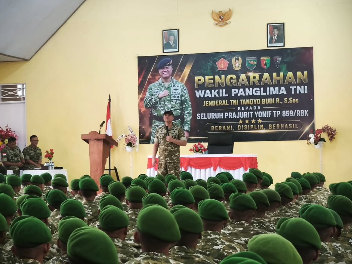 Wapang TNI Tinjau Yonif TP 859/RBK dan KDKMP di Papua