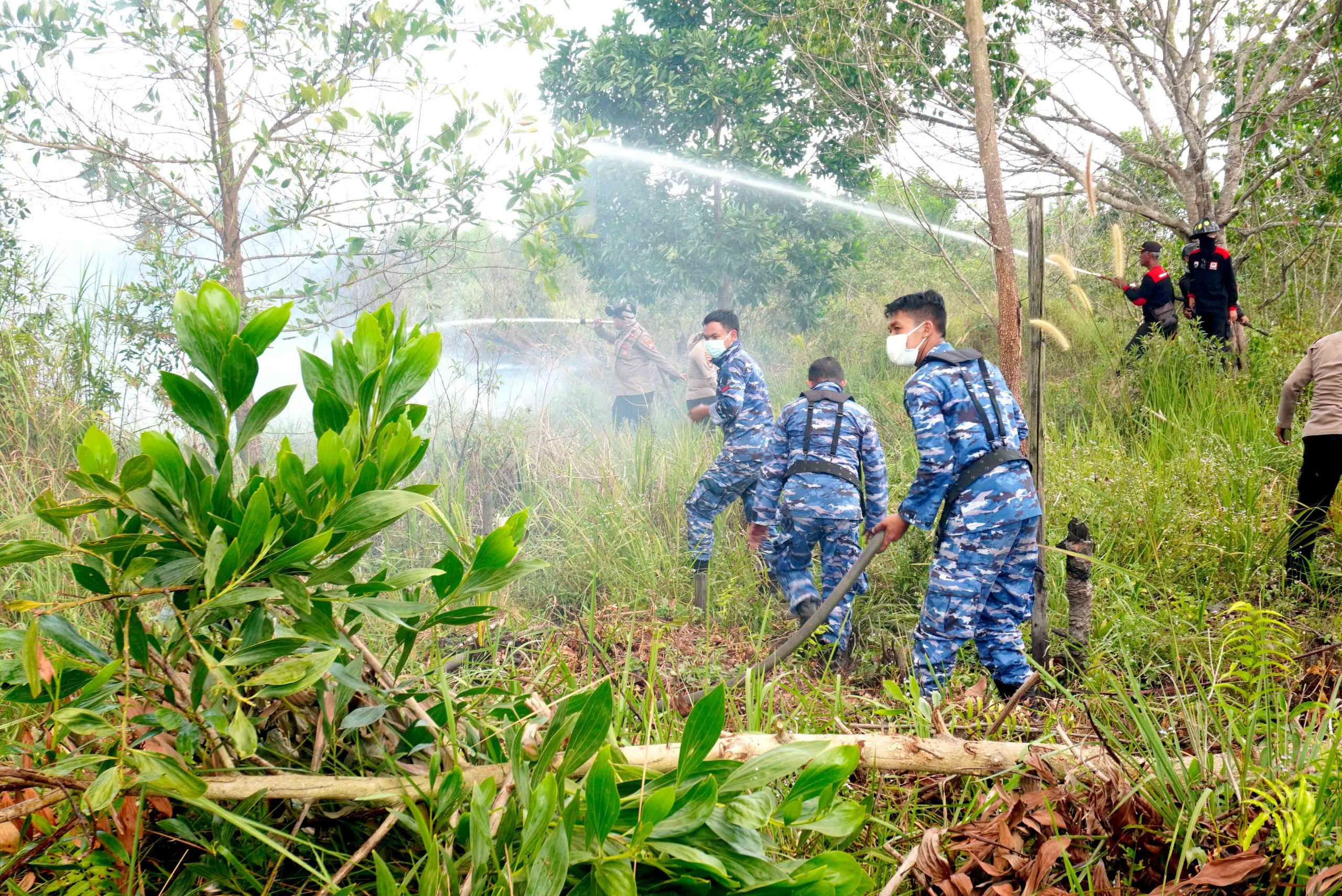 Menembus Asap Karhutla Kalsel, Personel Lanud Sjamsudin Noor dan Kekuatan Udara Bergerak, Heli TNI AU dan Gabungan Dikerahkan, Wujud Negara Hadir