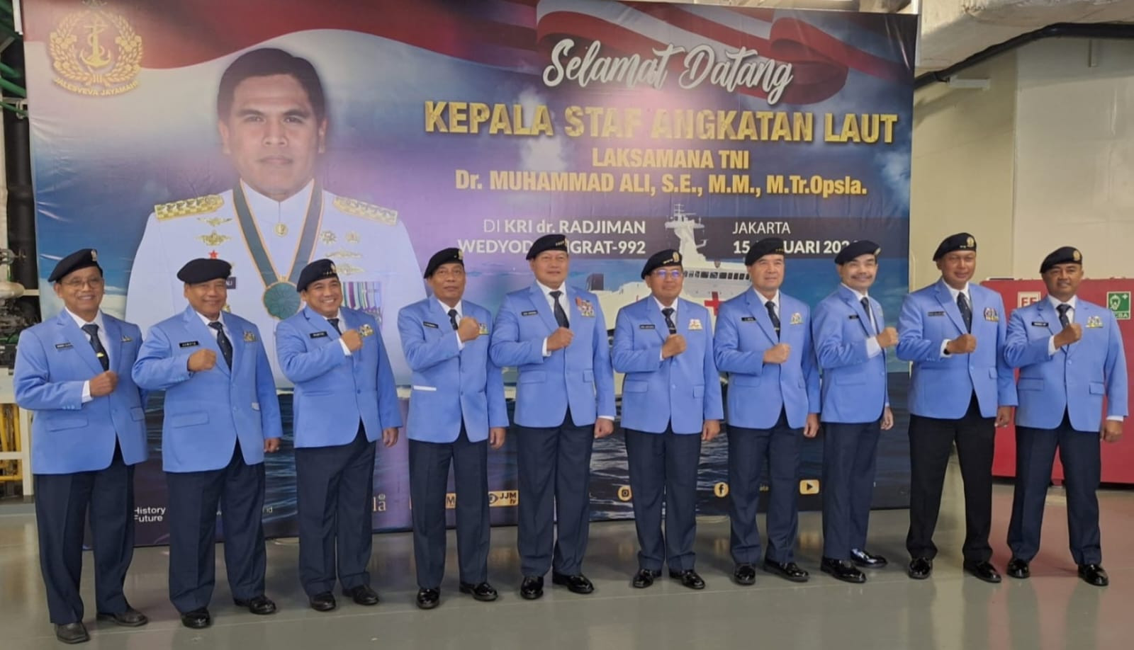 Ketua Umum PPAL Laksanakan Tabur Bunga di Laut Peringati Hari Dharma Samudera