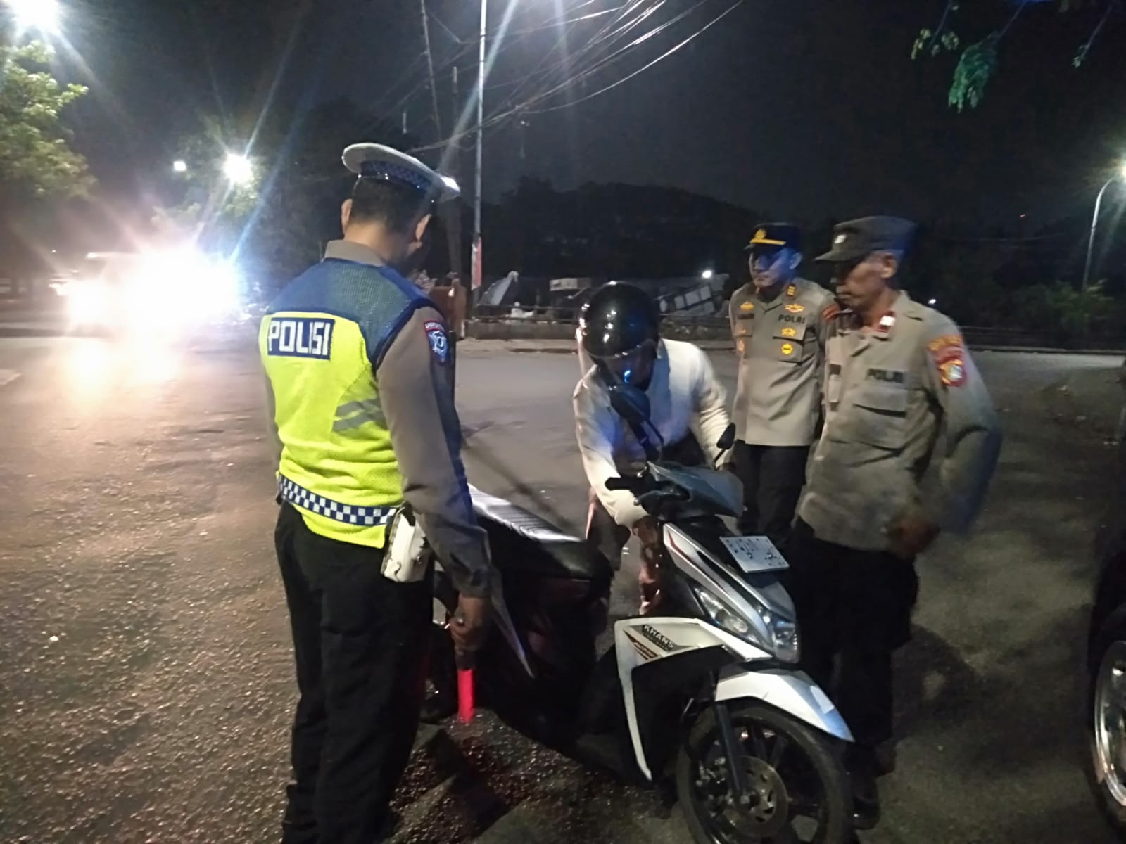 Jaga Jakarta On The Spot Polsek Bekasi Barat : Intensifkan Patroli dan Razia Stasioner Berikan Rasa Aman kepada Masyarakat