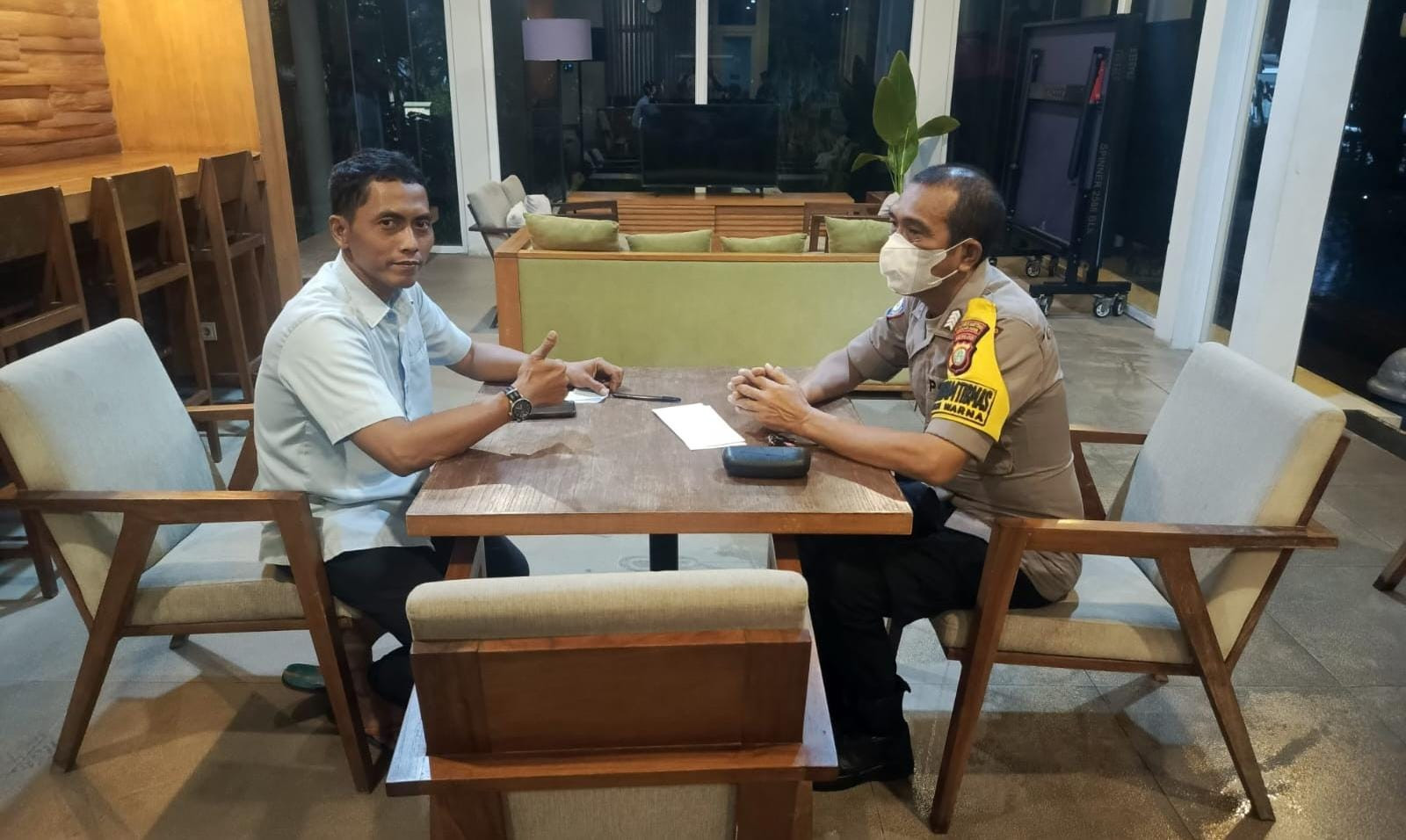 Bhabinkamtibmas Cimuning Ajak Warga Tingkatkan Kewaspadaan Lewat Patroli Malam
