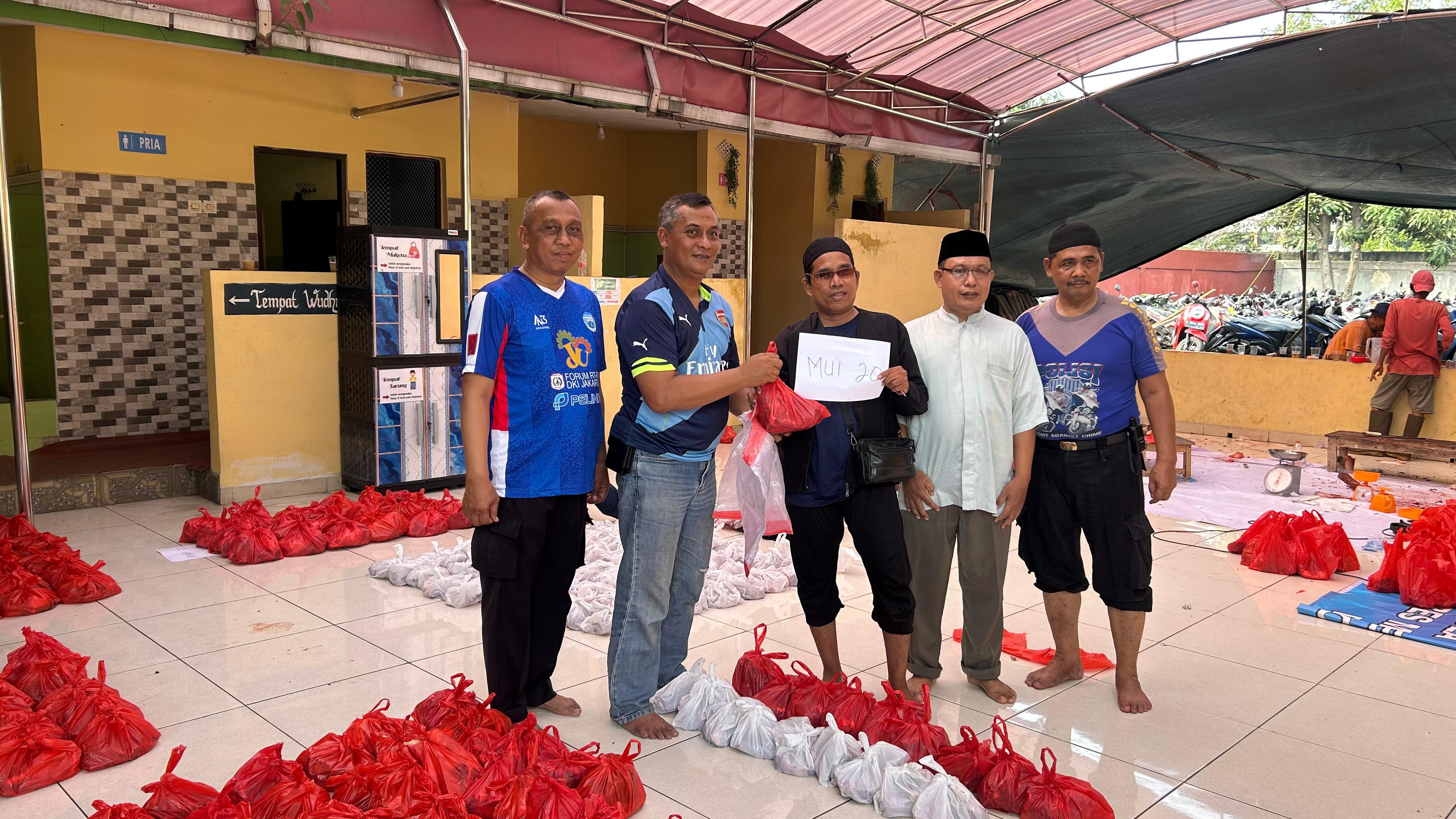 Bukti Kepedulian Sosial Polri Hari Raya Idul Adha 1446 H/2025 , Potong 13 Ekor Hewan Qurban