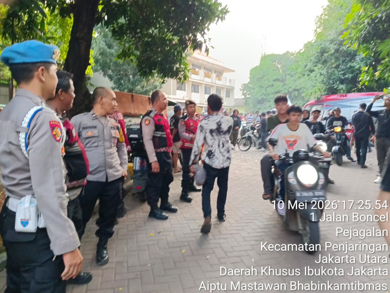 Ratusan Jak Mania Nobar Persija vs Persip Bandung di Pejagalan, Polisi dan TNI Jaga Situasi Tetap Kondusif