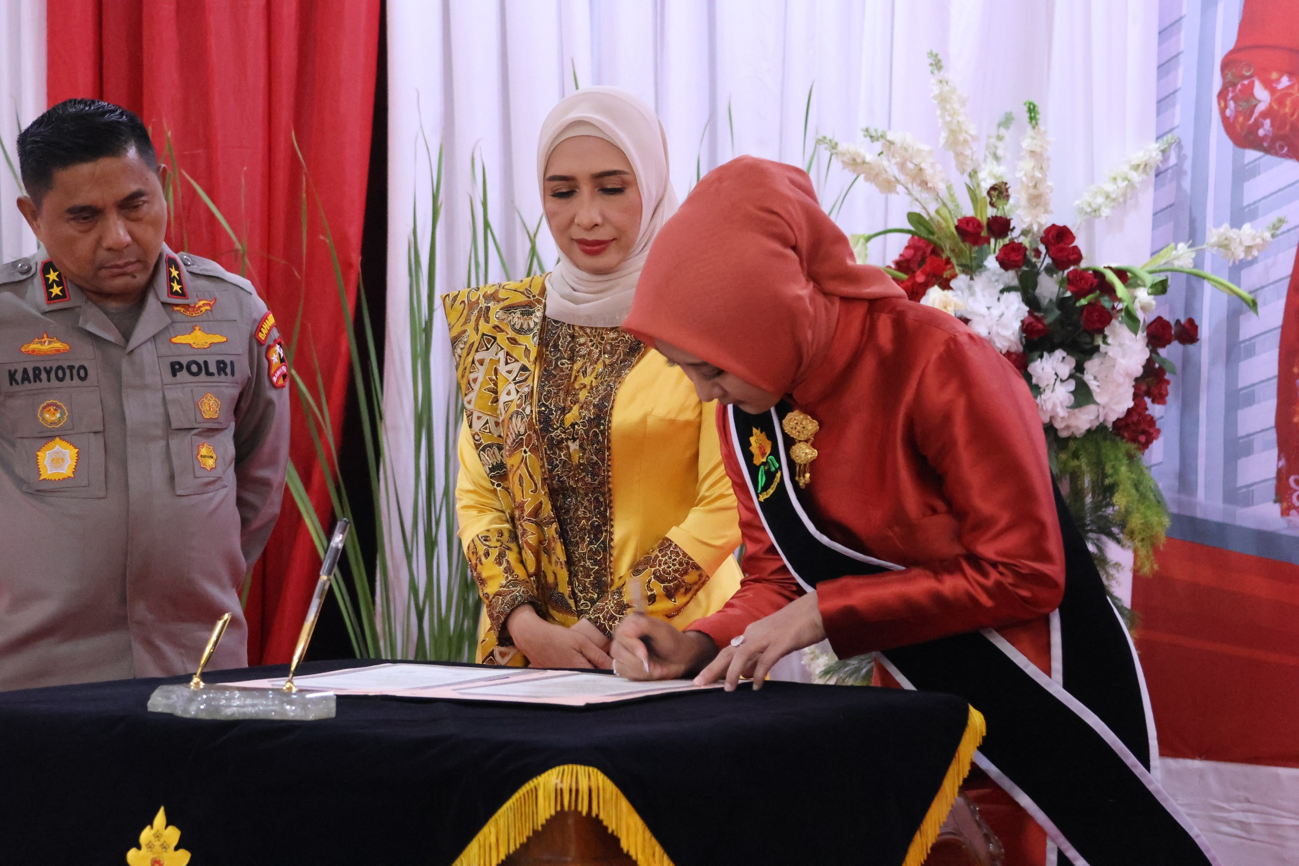 Serah Terima Ibu Asuh Polwan Polda Metro Jaya, Simbol Kebersamaan dan Kepedulian untuk Polwan