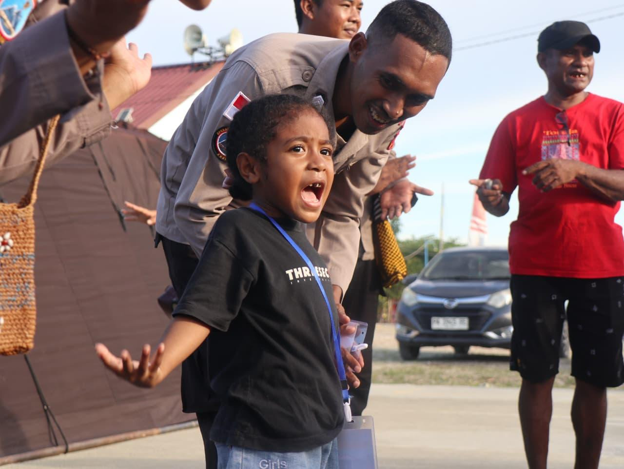 Lewat Belajar dan Bermain, Satgas Damai Cartenz Hadirkan Senyum Ceria Anak-anak Papua di Momen Paskah