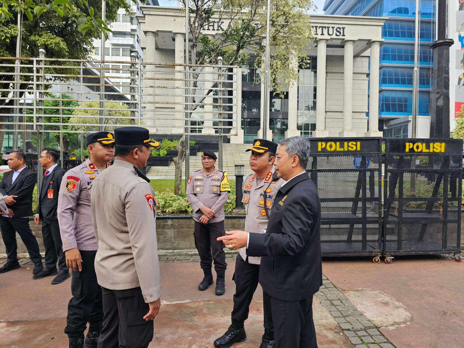 Polri Terjunkan 1.172 Personil, Siap Amankan Sidang Pleno PHPU Gubernur, Bupati, dan Wali Kota Tahun 2024 di Mahkamah Konstitusi