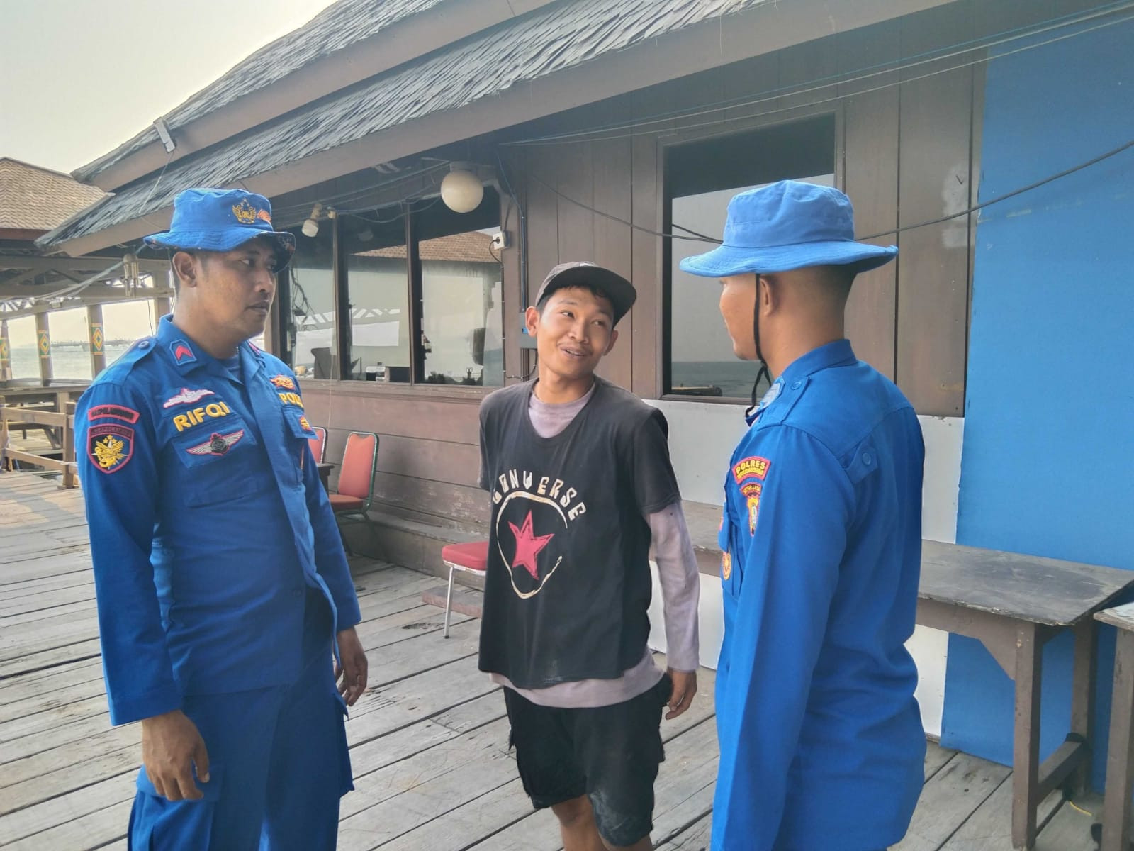 Jakarta On The Spot, Satpolairud Polres Kepulauan Seribu Sosialisasikan Layanan Polisi 110 dan Ajak Nelayan Tolak Alat Tangkap Terlarang