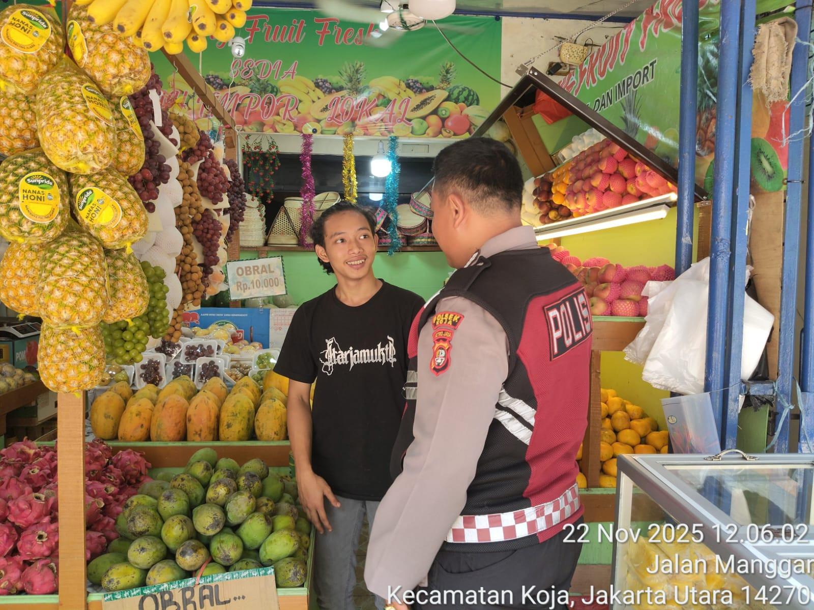 Patroli Jalan Kaki Polsek Koja Antisipasi Tawuran di Jl. Deli