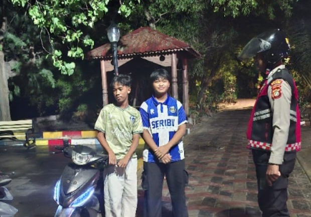 Polsek Kepulauan Seribu Selatan Gelar Patroli Malam Perintis Presisi, Himbau Warga Waspadai Gangguan Kamtibmas dan Judi Online