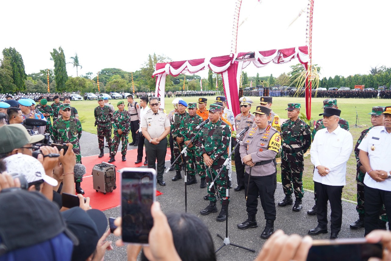 Panglima TNI Bersama Kapolri Memimpin Apel Gelar Pasukan Operasi Lilin 2024 di Bali