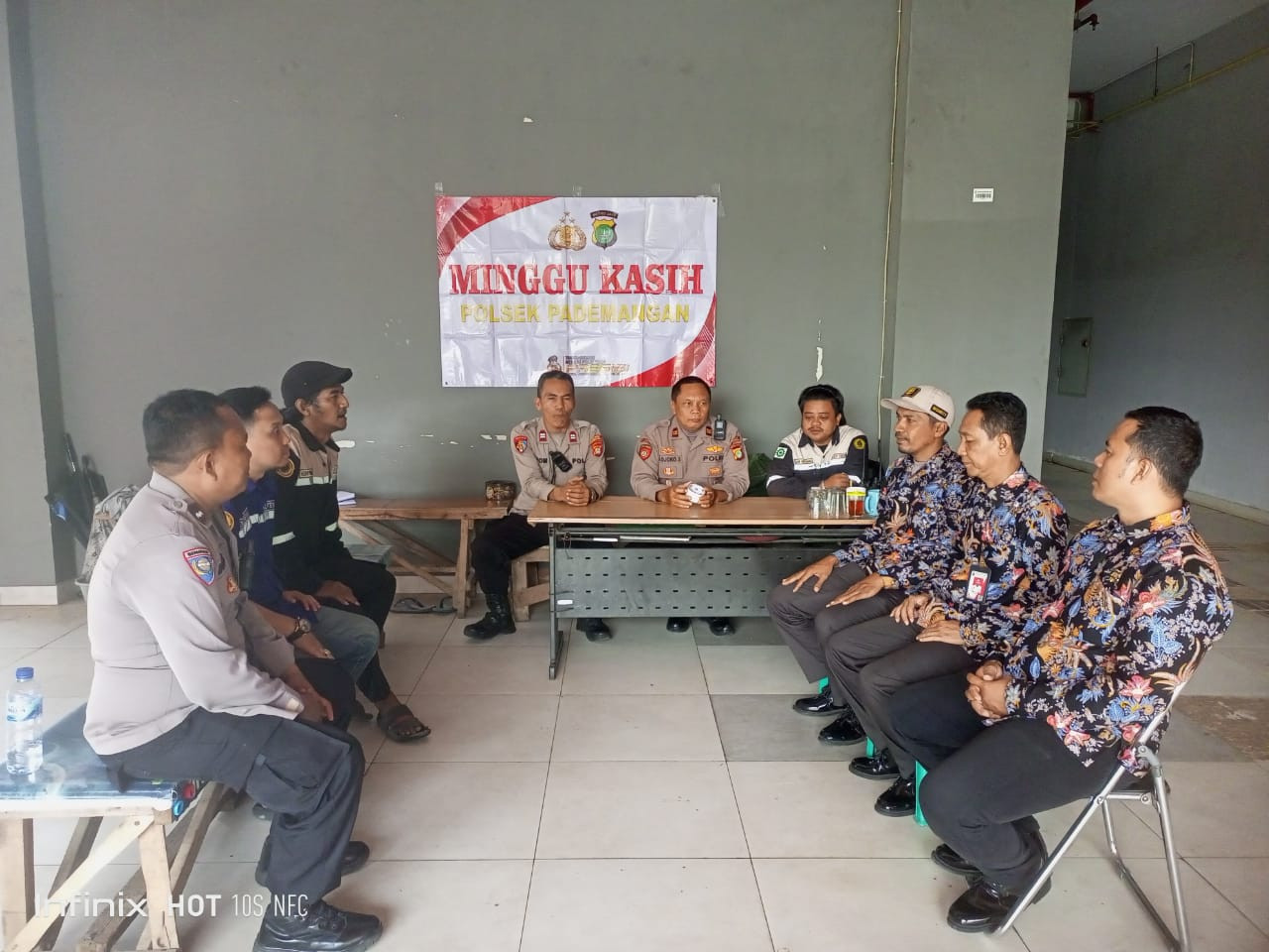 Minggu Kasih Polsek Pademangan: Bangun Kedekatan Polisi dan Warga Rusun Tongkol