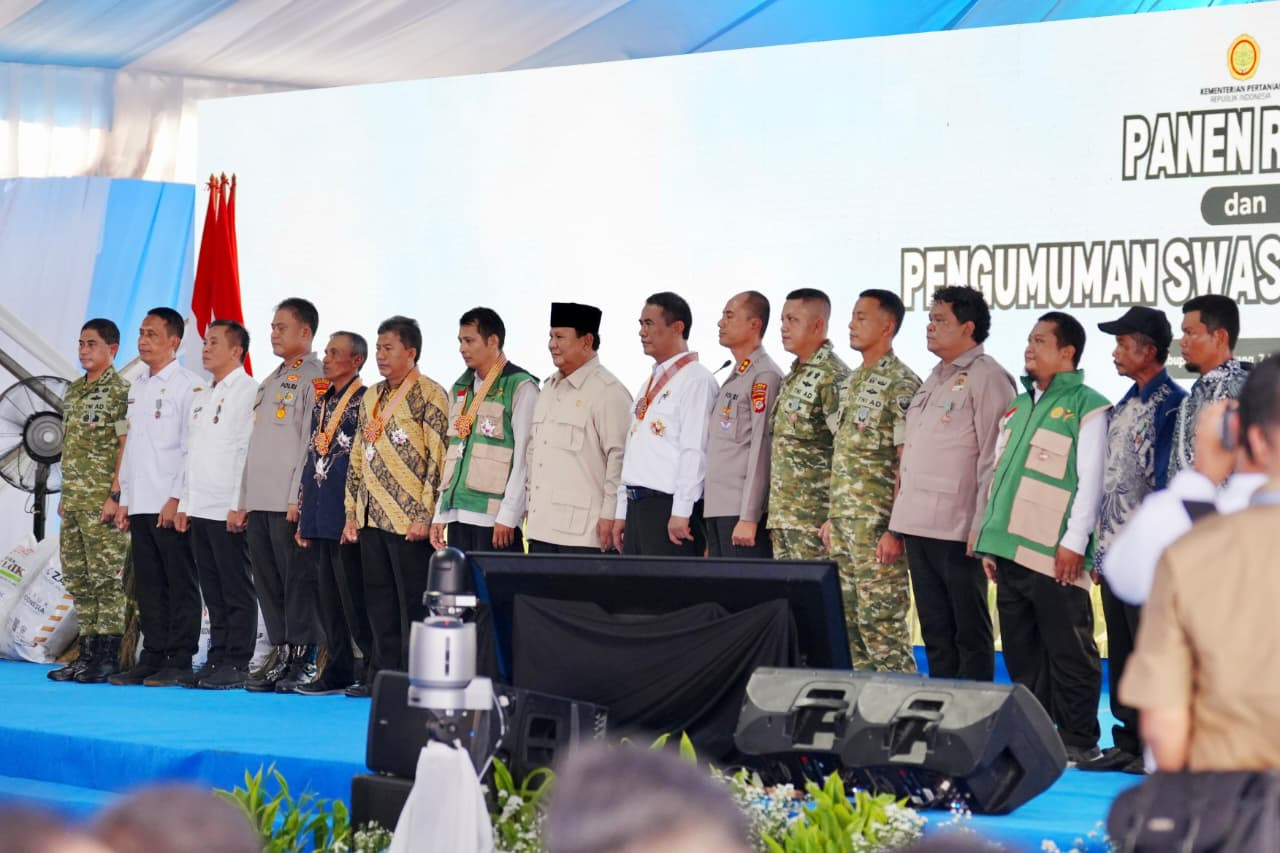 Presiden Prabowo Anugerahkan Tanda Kehormatan kepada Polri atas Dukungan Ketahanan Pangan Nasional