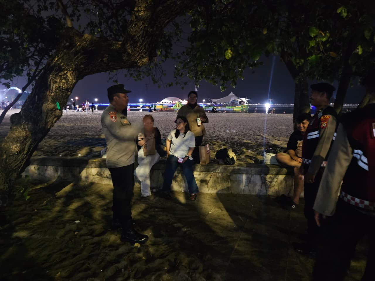 Patroli Malam Jakarta On The Spot, Polsek Kepulauan Seribu Selatan Pastikan Warga Mudah Mendapatkan Bantuan Polisi