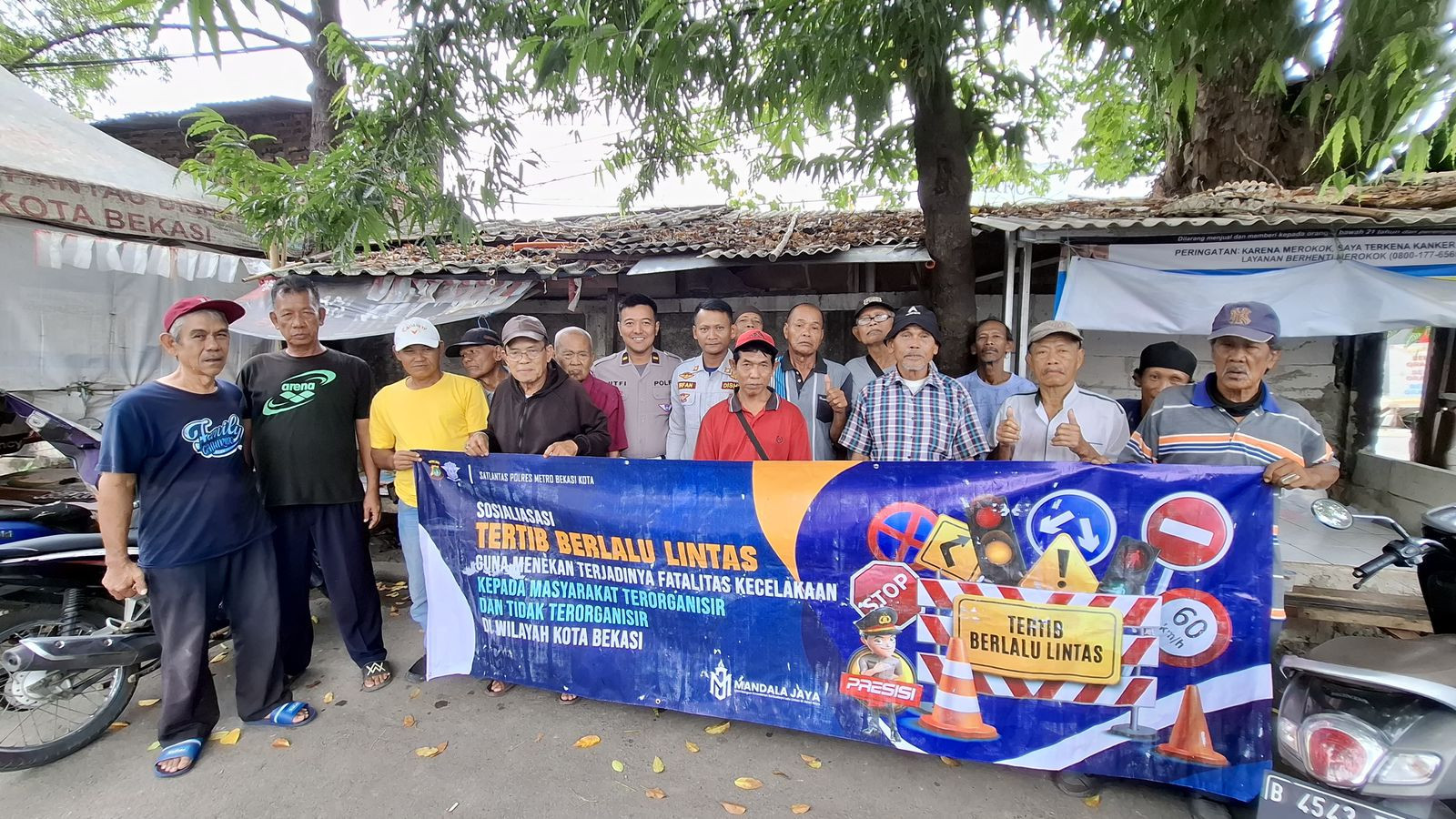 Sosialisasi Tertib Berlalu Lintas Unit Kamsel kepada Pengemudi Ojek Konvensional Pangkalan Pekayon