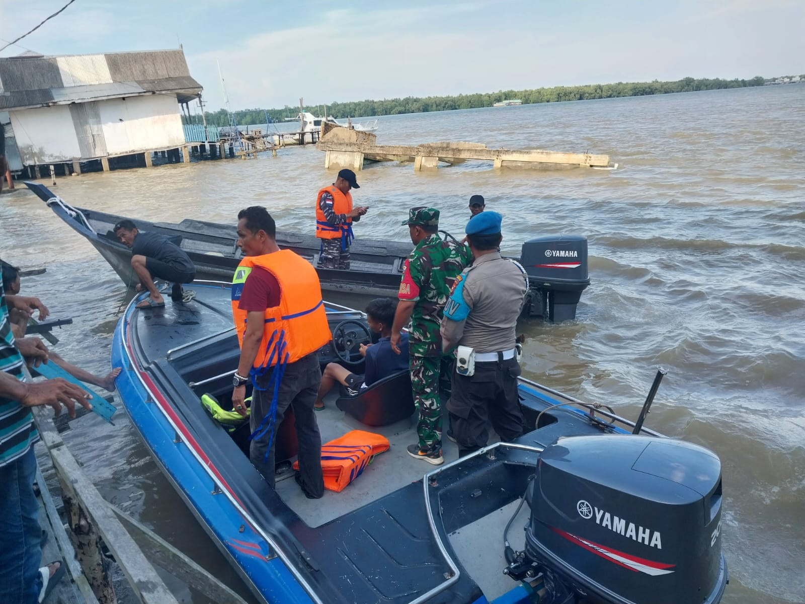 Gerak Cepat, Posal Kuala Enok Bersama Tim SAR Gabungan Selamatkan Anak Tenggelam di Sungai Batang Kuantan