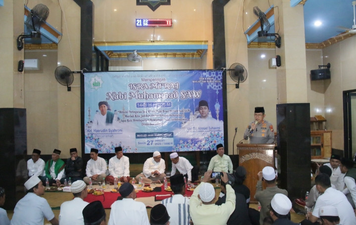 Kapolres Metro Jakarta Utara Hadiri Peringatan Isra Mi'raj di Masjid Jami Nurul Huda, Lagoa