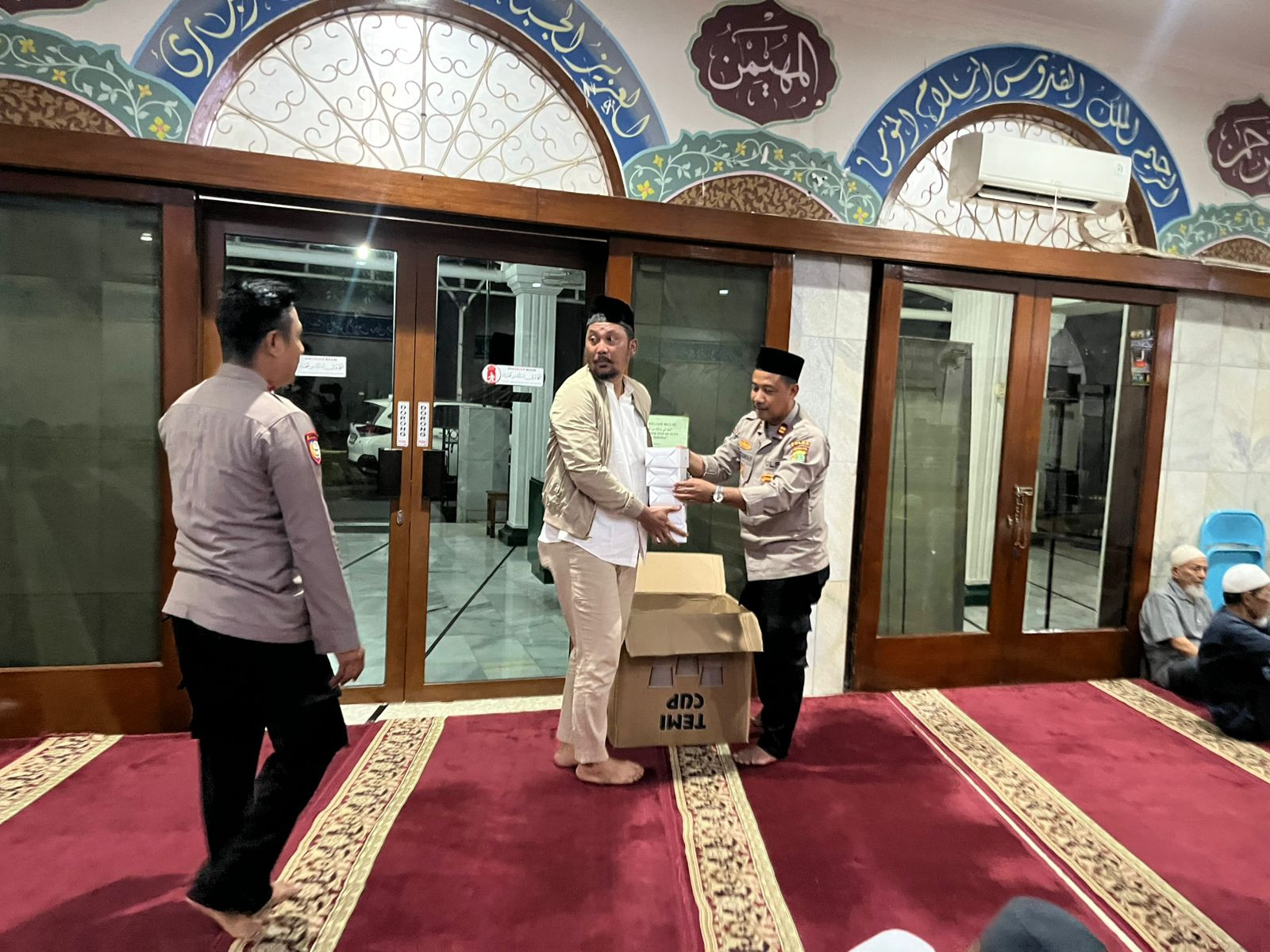 Polda Metro Jaya Gelar “Satu Jam Mengaji Bersama Polisi” di Masjid Jami Baiturrahmah Pondok Labu