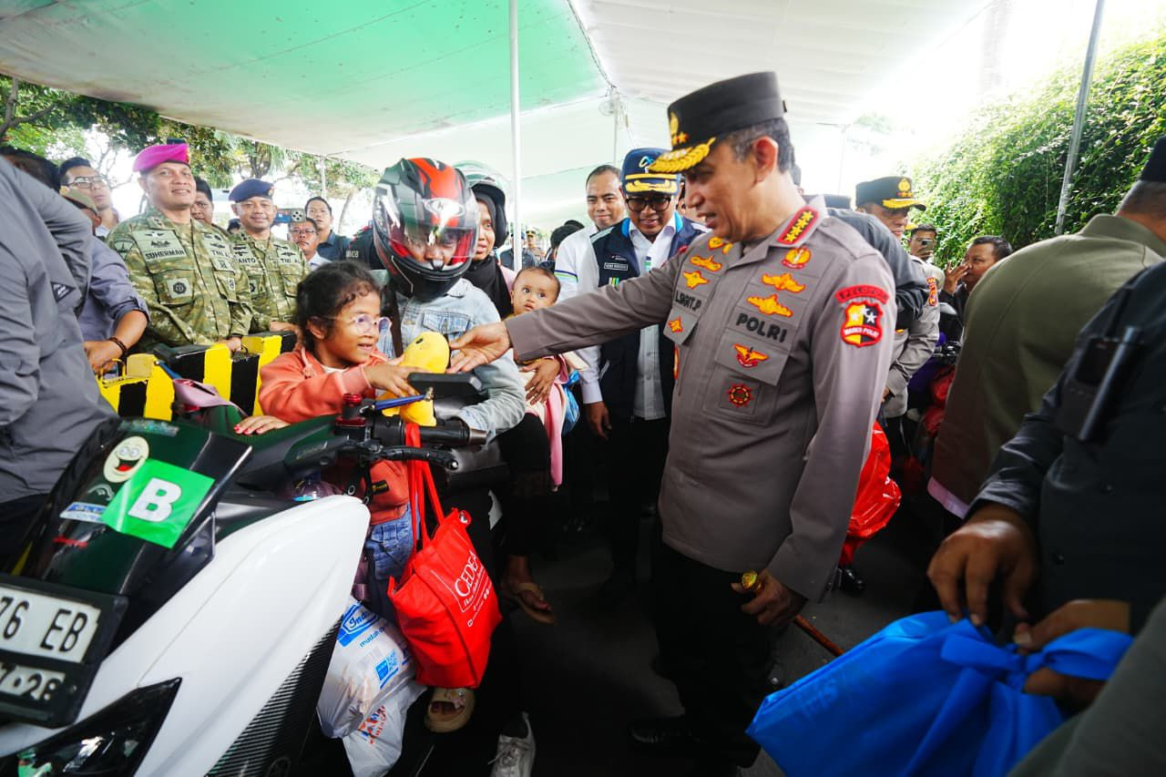 Tinjau Arus Balik di Pelabuhan Bakauheni, Kapolri Pastikan Pemudik Aman-Selamat Sampai Tujuan