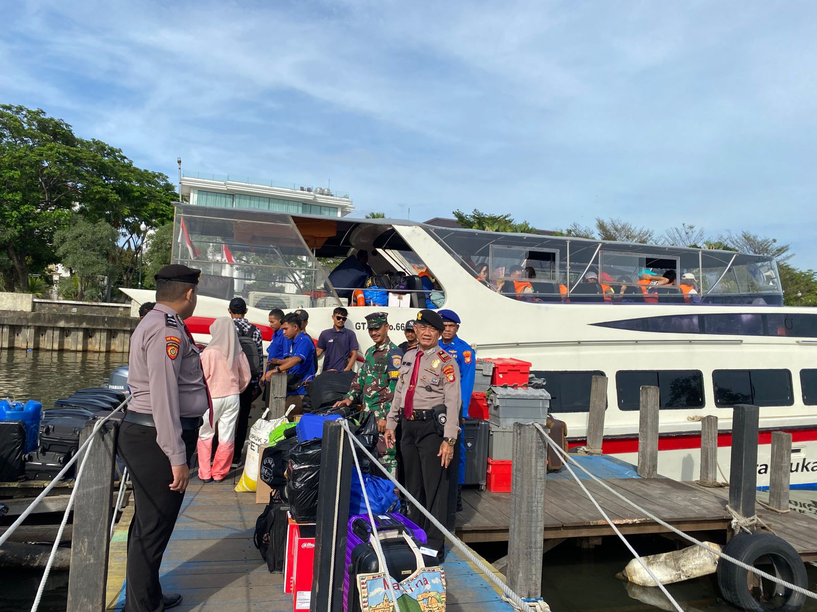 Polres Kepulauan Seribu Amankan Keberangkatan Wisatawan di Dermaga Marina Ancol