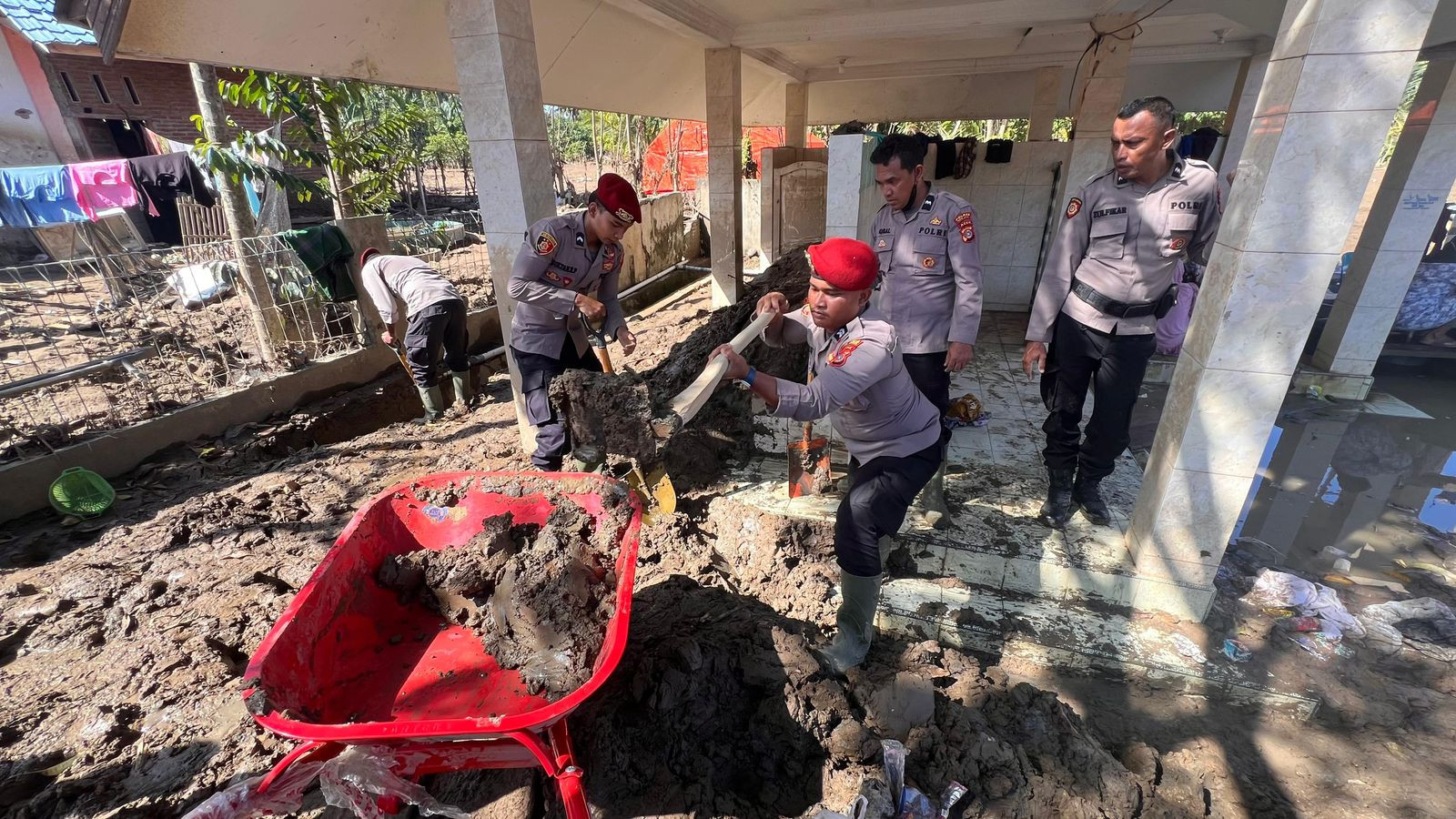 Polres Pidie Jaya Gelar Bakti Sosial di Dua Lokasi Terdampak Banjir Bandang, Wujud Kepedulian Polri untuk Masyarakat