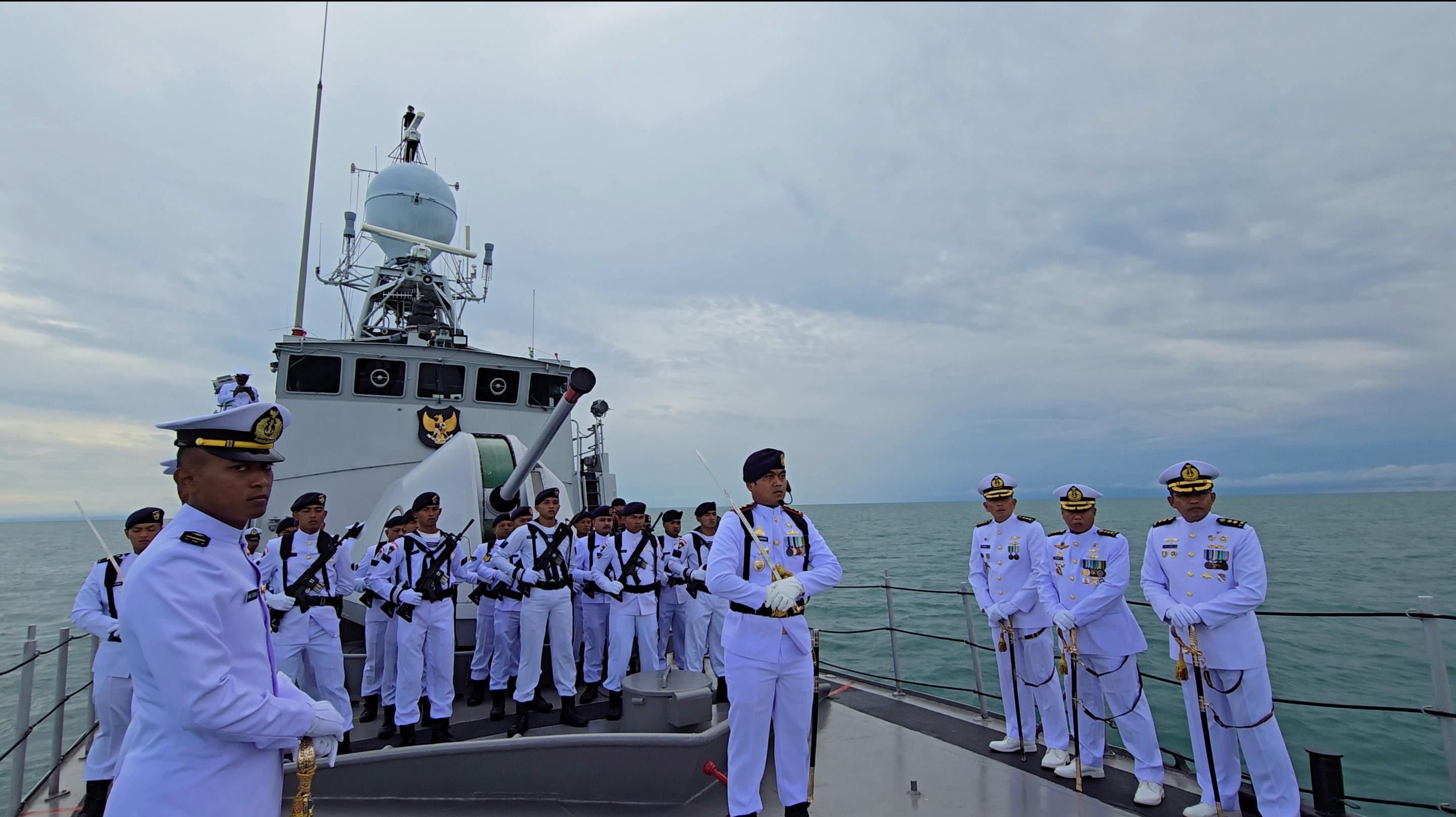 Danguspurla Koarmada II Pimpin Upacara HUT Ke-80 RI di Karang Unarang, Tegaskan Kehadiran TNI AL di Perbatasan Ambalat