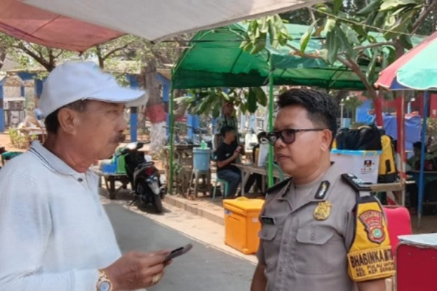 Bhabinkamtibmas Pulau Untung Jawa Sosialisasikan Layanan Polisi 110, Perkuat Sinergi dengan Warga