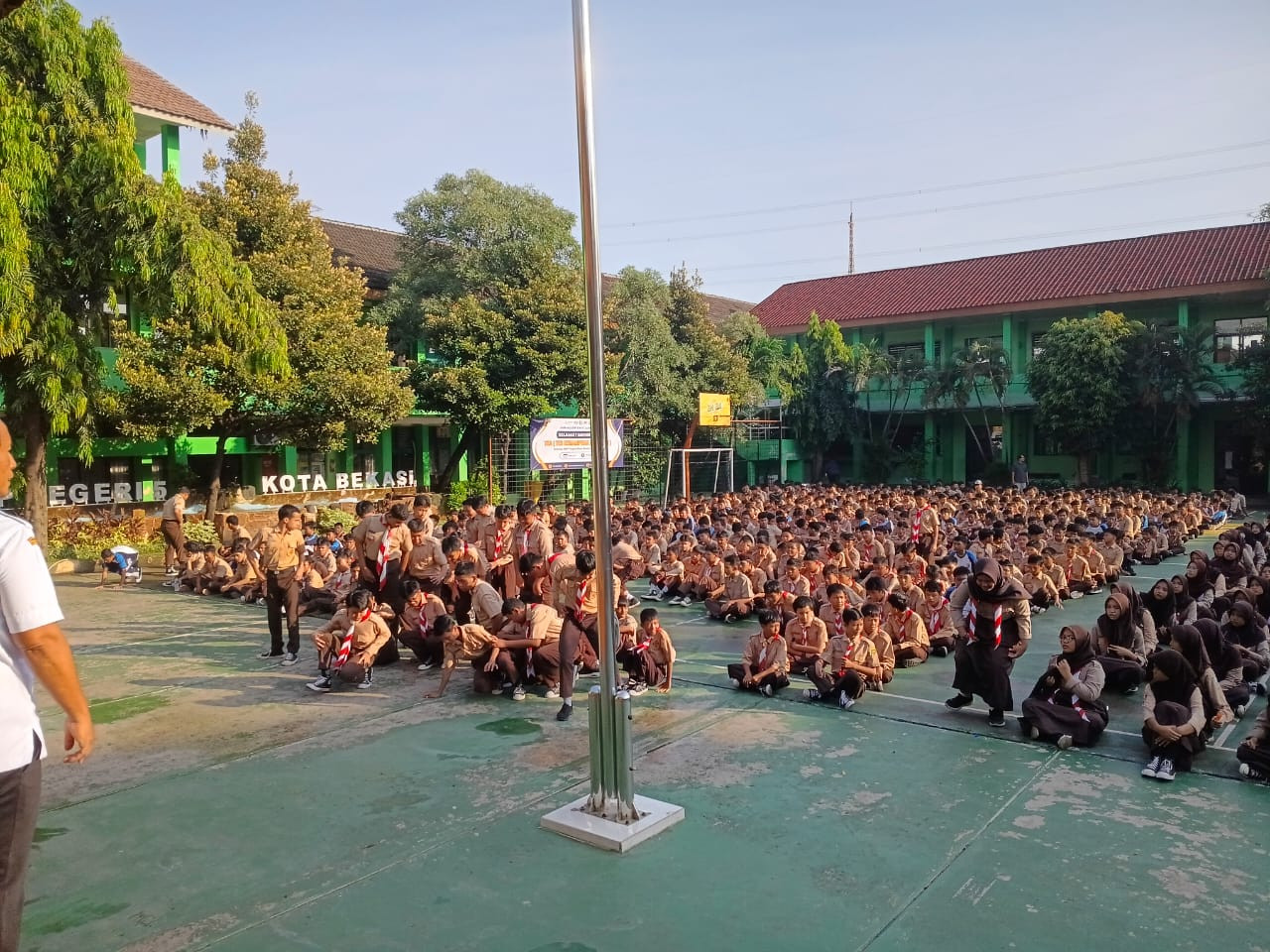 Edukasi Ribuan Pelajar, Polsek Bekasi Utara Gelar Binluh Kenakalan Remaja di SMPN 5