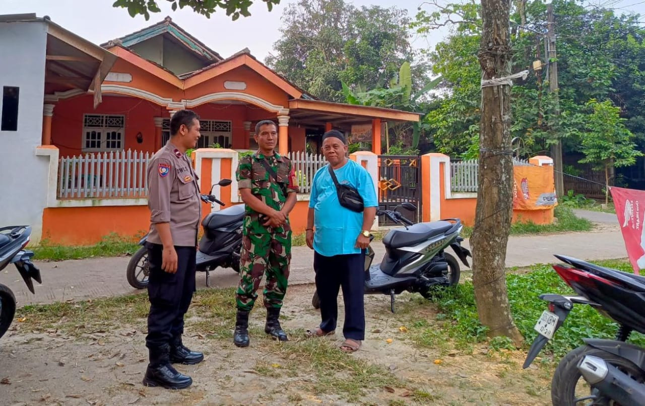 Sinergi TNI–Polri, Bhabinkamtibmas dan Babinsa Sambangi Warga Sumurbatu Beri Imbauan Kamtibmas