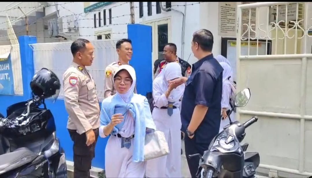 Jaga Jakarta+, Polisi Gelar Patroli Dialogis Antisipasi Bubar Sekolah di SMK Remaja Pluit
