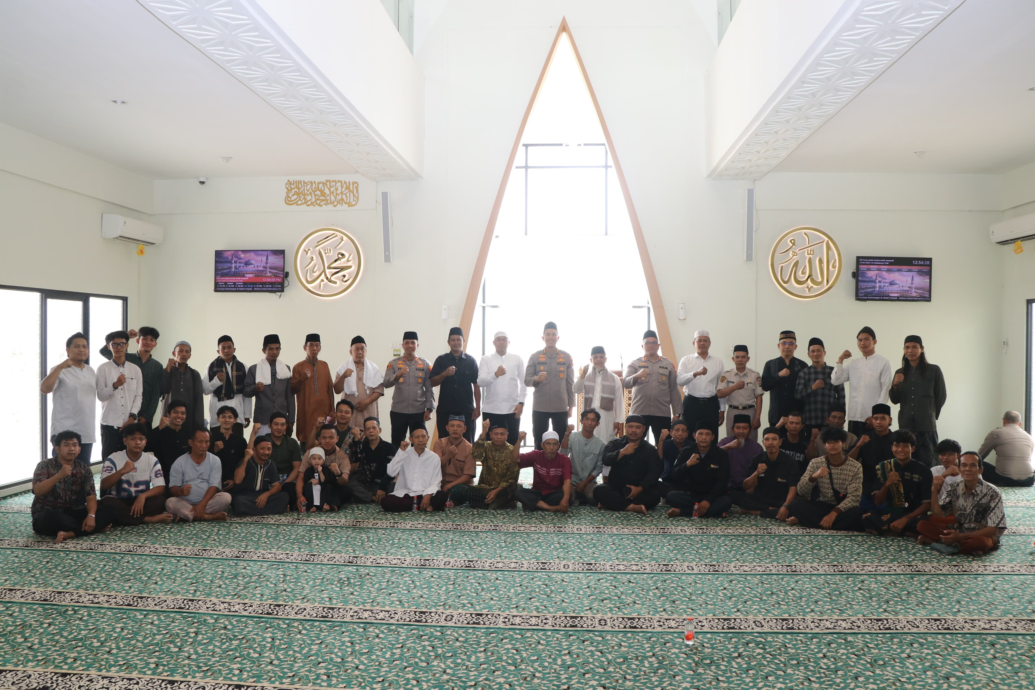 Jumat Curhat di Masjid Al-Fattah, Polisi Ajak Orang Tua Awasi Anak