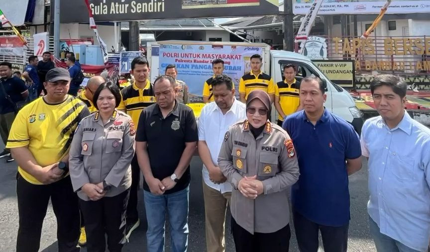 Polda Lampung dan Bulog Salurkan 2,2 Ton Beras Murah di CFD Bandar Lampung