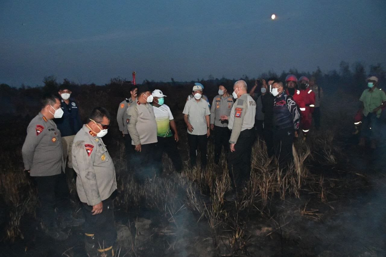 Inovasi Gambut dan Berbagai Upaya Hentikan Bara Karhutla, Kapolda Kalsel Turun Langsung